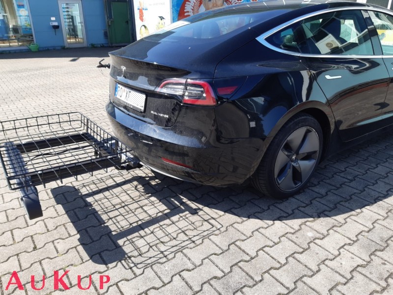 Tesla Model Y Europa: Anhängerkupplung für 1600 kg Zuglast im Shop